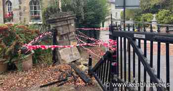 Vehicle ploughs into historic gate and pillars in Tunbridge Wells