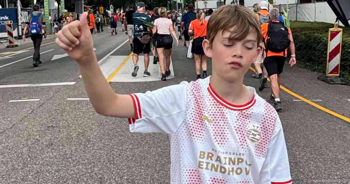 Boaz (11) loopt Vierdaagse voor blinde klasgenoten en krijgt onverwacht een bedrag waar hij stil van wordt