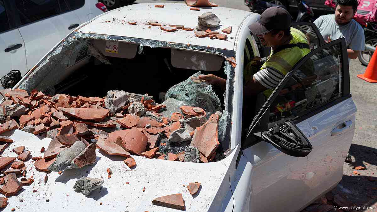 Urgent tsunami alert after massive 7.7 earthquake topples buildings in Panama