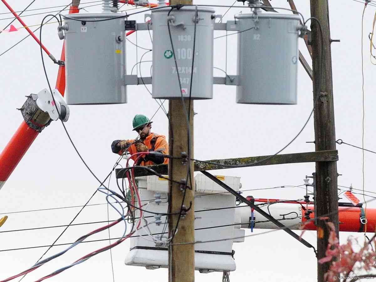 Winds cause power outages for thousands, delay B.C. Ferries sailings