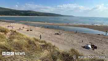 Murder investigation closed after man died on beach