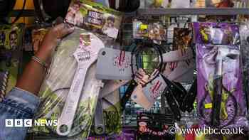 Armed police sent out over fake Halloween weapon