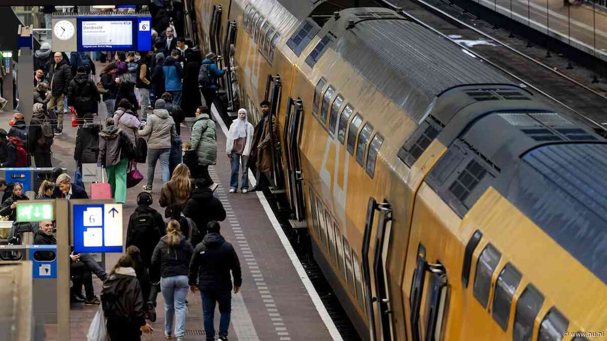 Hele dag geen treinen tussen Rotterdam en Delft door brandstichting op spoor