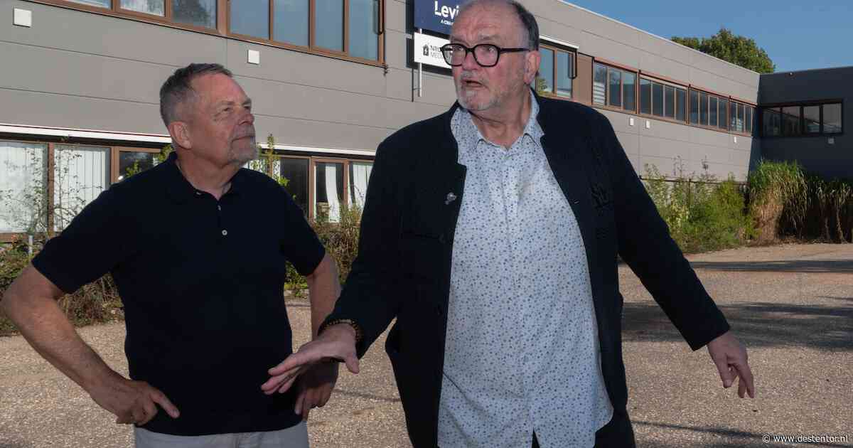 Reinier (77) en Ger (68) zien elkaar voor het eerst terug sinds drukkerij failliet ging: als ze kijken, vallen ze stil