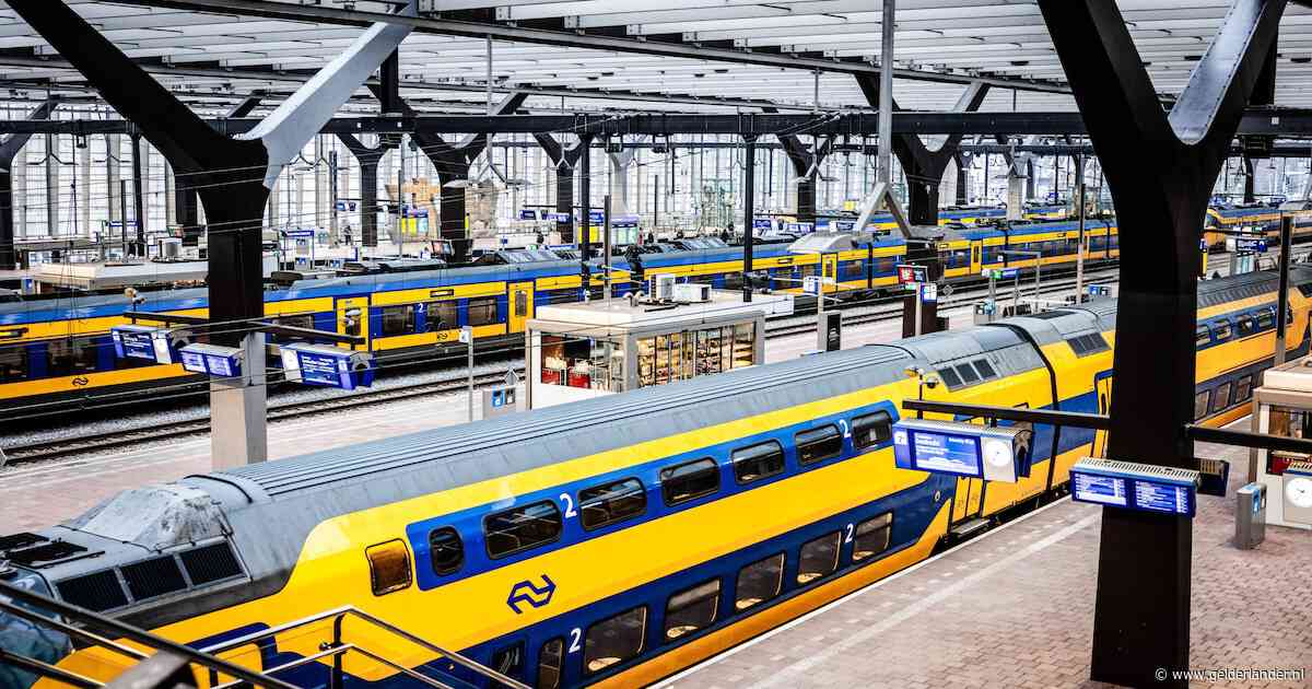 Hele dag geen treinen tussen Rotterdam en Delft door brandstichting op het spoor