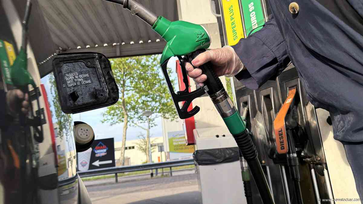 Benzine nu net zo duur als diesel: bekijk hier de gestegen literprijs