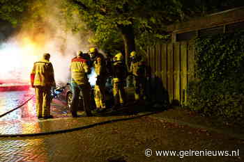 Auto verwoest door brand, politie onderzoekt oorzaak
