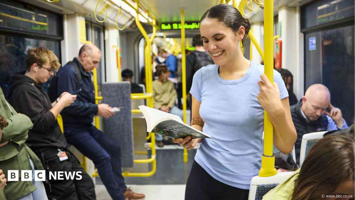 Thousands of books given away to commuters
