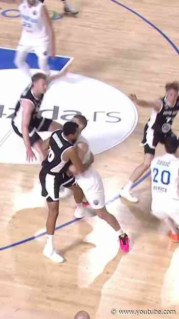 This out-of-bounds play was pure basketball IQ 🧠 #BasketballCL