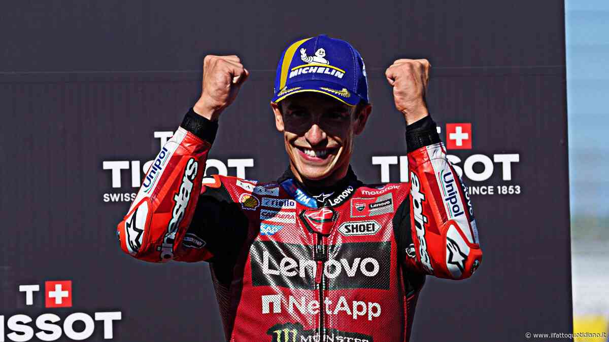 MotoGp, Marquez vince la sprint in Indonesia e torna leader del Mondiale: Martin crolla nel finale, out Bezzecchi | Ordine d’arrivo e nuova classifica