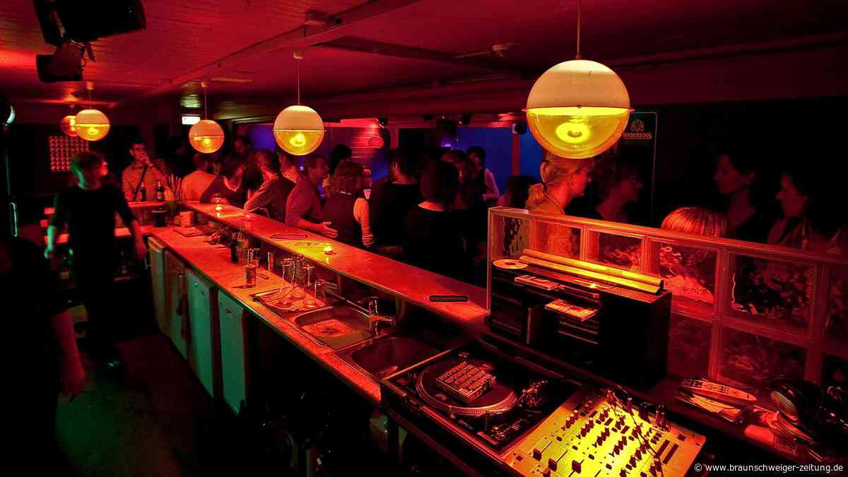 Musik, Tanz und Spiele: Hallenbad in Wolfsburg lädt heute zum Feiern ein