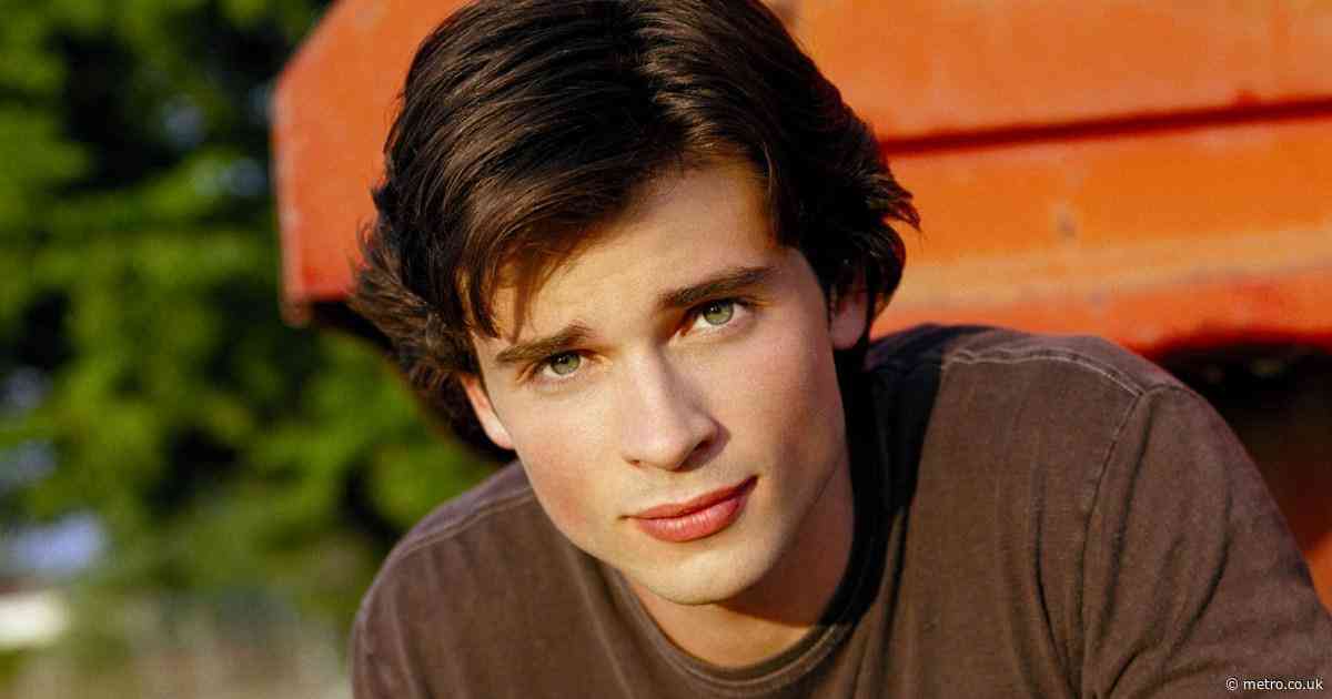 2000s TV heartthrob accidentally shares naked photo on Instagram stories