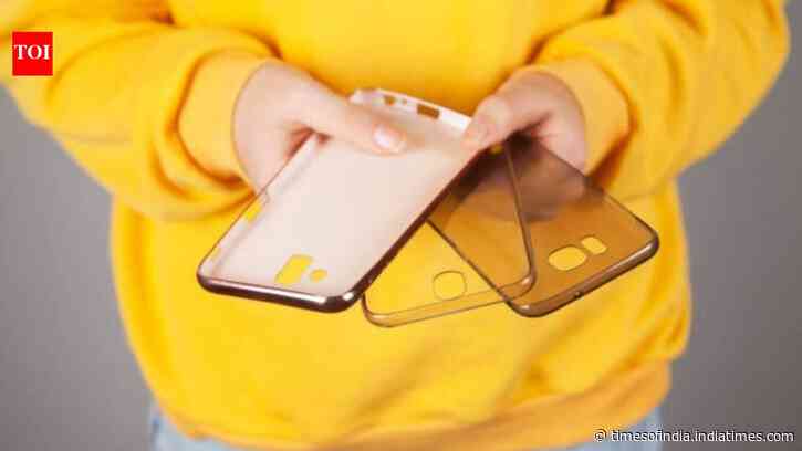 How to clean a yellowed transparent phone case: 5 Easy ways to restore its look at home