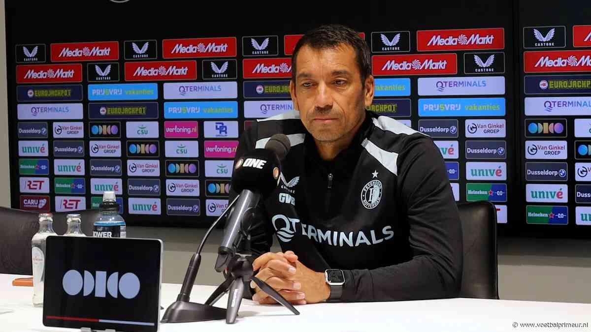 Van Bronckhorst beantwoordt: 'Kan AZ lang meedoen om de titel?'