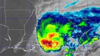 Isaias quickly weakens as it moves inland