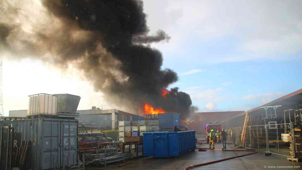 Brand in pand op industrieterrein Papendrecht, NL-Alert verstuurd