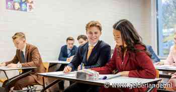 Maatpak, stropdas en achteruit inparkeren: op deze private school begint het bedrijfsleven al op het parkeerterrein