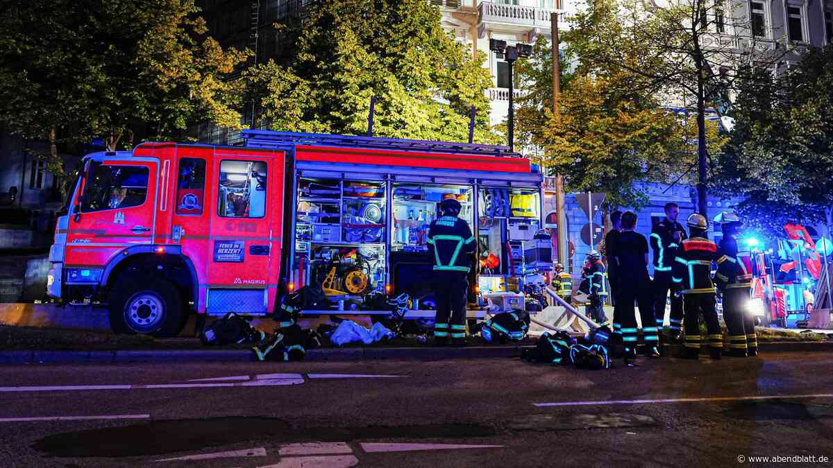 Feuer bricht im Keller aus – vierköpfige Familie im Obergeschoss