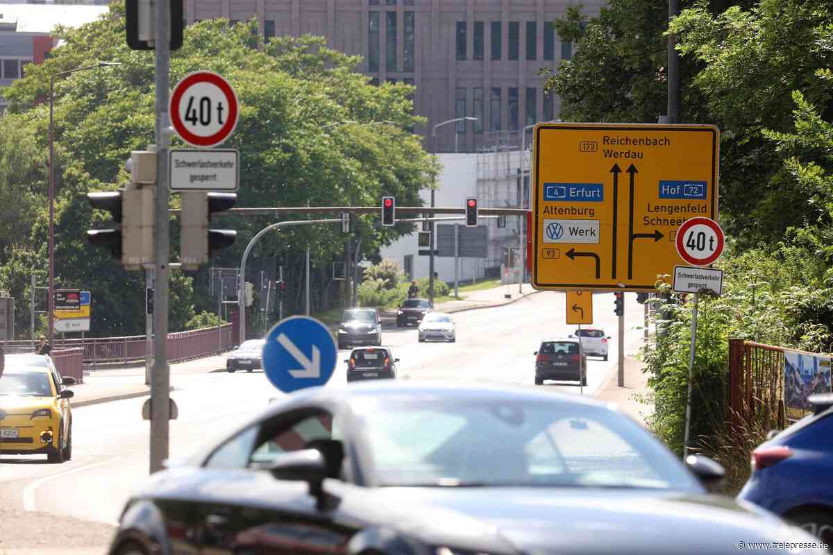 Zwickau lässt Verkehrszeichenbrücken überprüfen