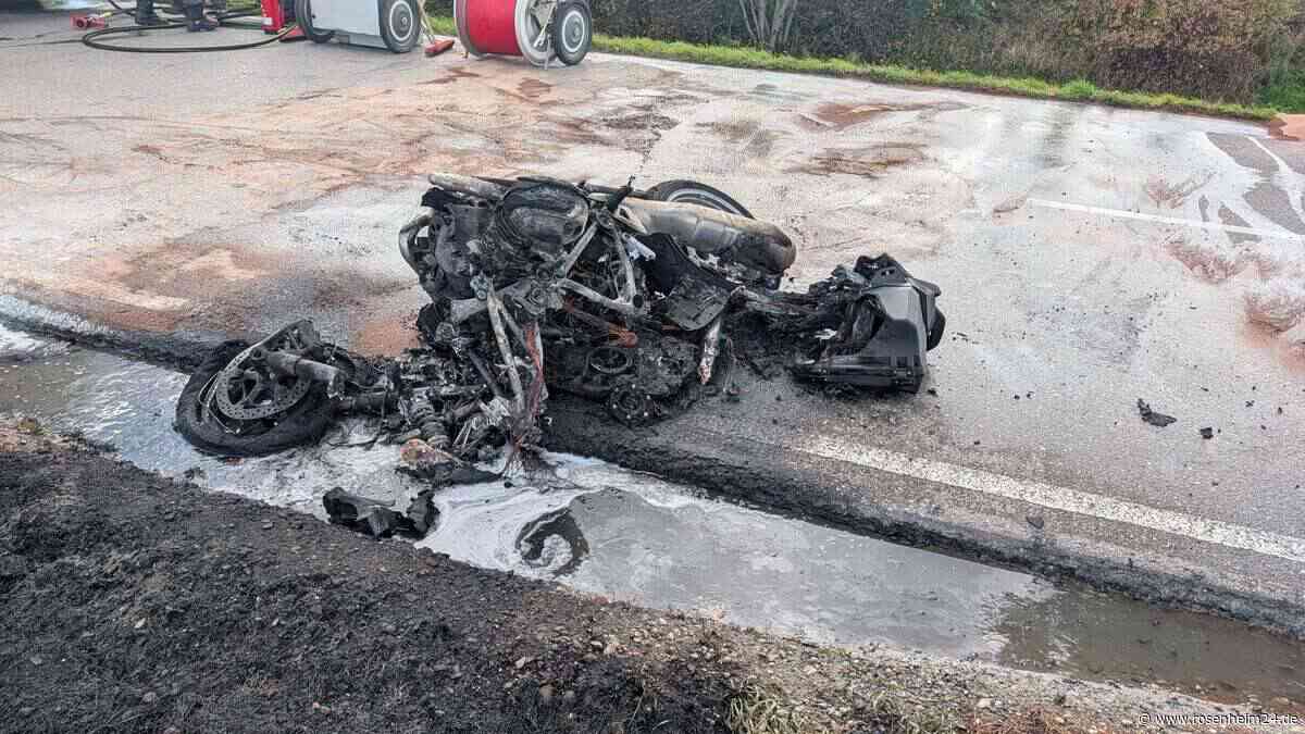 Motorradfahrer (55) aus Kreis Mühldorf kollidiert frontal mit Lkw – stirbt an Unfallstelle