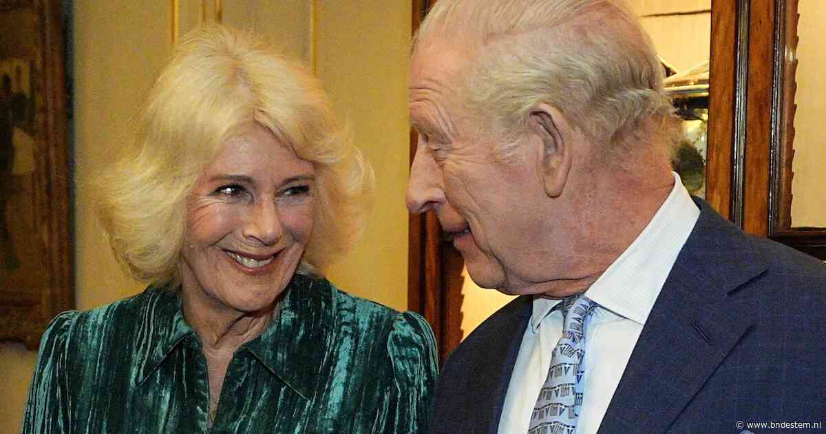 Koningin Camilla las als tiener stiekem verboden erotische roman: ‘Als iets niet mag, wil je het hebben’