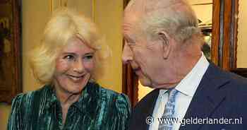 Koningin Camilla las als tiener stiekem verboden erotische roman: ‘Als iets niet mag, wil je het hebben’