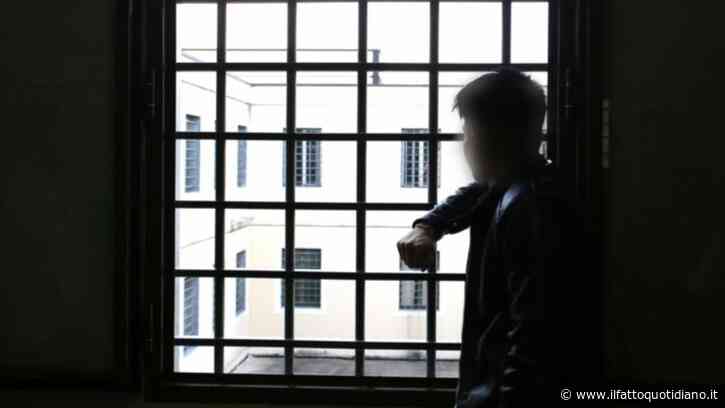 “La segregazione dei minori è illegale, si dimetta il direttore del carcere di Malta”, l’avvocato del 15enne detenuto: “Inadatto”