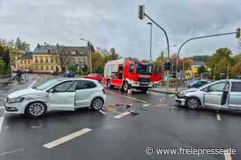 B 101 nach Bauarbeiten gerade freigegeben, schon Unfall am Freiberger Bebelplatz