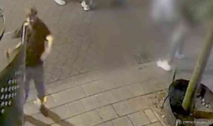 Politie zoekt man en geeft beelden vrij na ingooien ruit politiebureau Hilversum