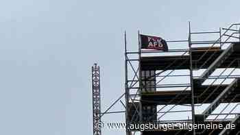 Unbekannte hissen Anti-AfD-Fahne auf Perlachturm – nun gibt es eine Anzeige wegen Hausfriedensbruch