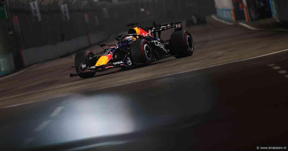 Max Verstappen flikt het weer: Nederlander pakt pole voor hoofdrace in Singapore