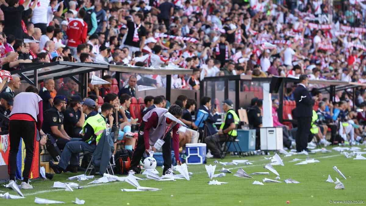 Rayo-Athletic suspended after paper plane protest