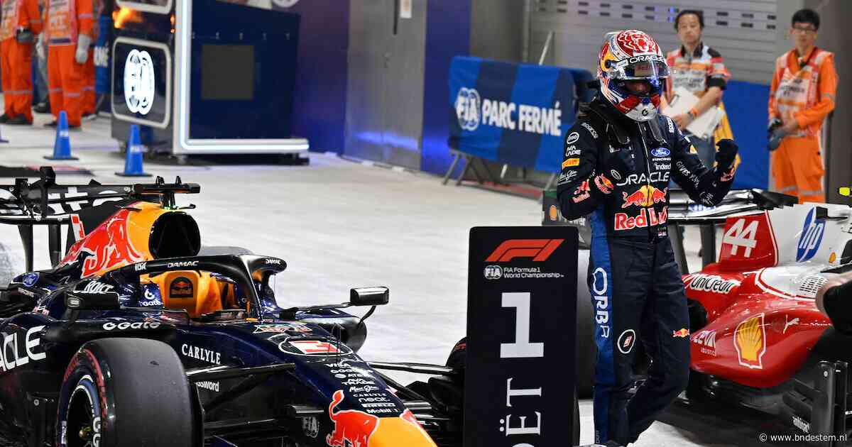 Met 50ste pole heeft Max Verstappen alle uitzicht op eerste zege in Singapore: ‘Dit is een heel speciale voor ons’