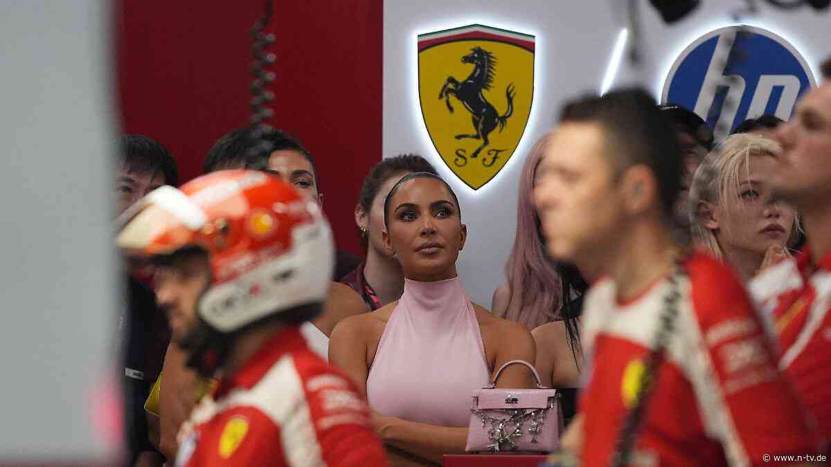 Pinker Besuch in Singapur: Kim Kardashian überrascht im Formel-1-Fahrerlager