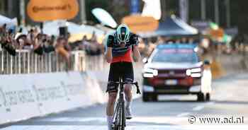 Paul Seixas bekroont indrukwekkende solo met historische zege, Bauke Mollema zwaait af