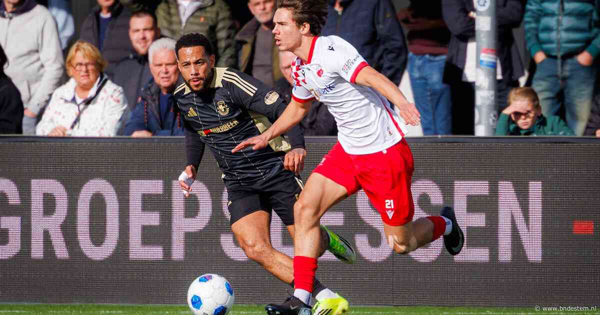 Kozakken Boys trefzeker met schoten van afstand, curieuze rode kaart voor trainer