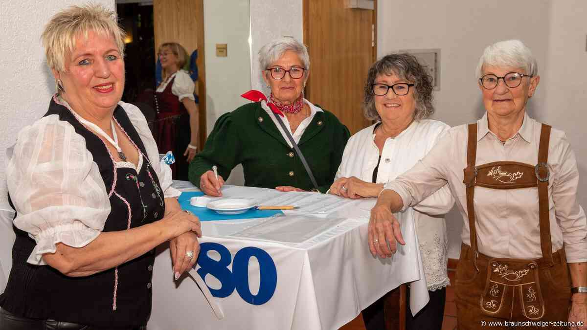 Da zogen Landfrauen die Lederhosen an: Wolfsburger Verein feierte 80-Jähriges