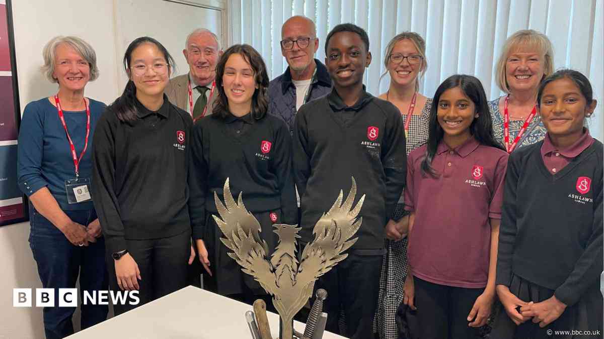 Pupils forge art from knives in anti-crime project