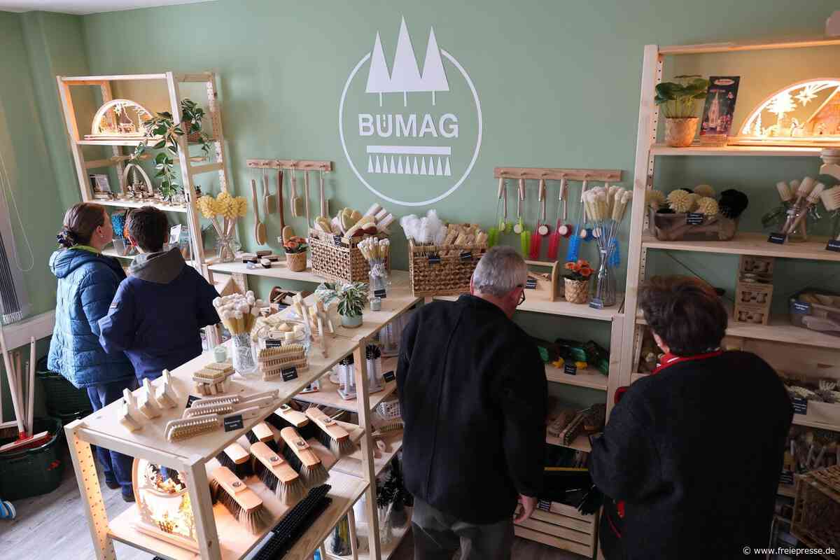 Ansturm auf neuen Werksverkauf im Erzgebirge: Hier gibt es Bürsten aller Art