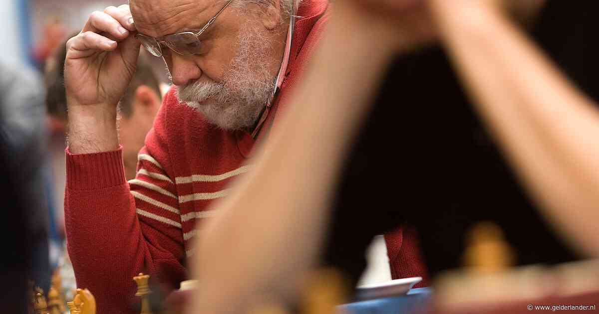 Theo Goossen (1944-2026), de economieleraar die tegen een wereldkampioen bijna had gewonnen