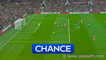'Will he get a better chance than that?!' - Lemmens saves golden Solanke opportunity!