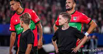 Ajax met Mokio en Amrabat op het middenveld, Tadic en Schuurs met NEC tegen hun oude club