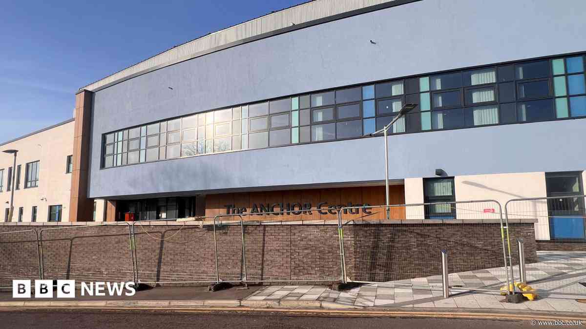 Fresh delay for troubled Aberdeen cancer centre