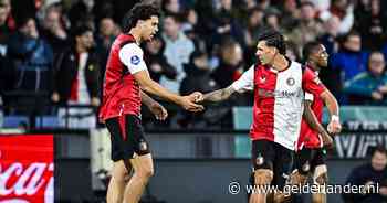 Feyenoord wint dankzij Spanjaarden topper van AZ en is voor eerst in bijna een jaar weer koploper