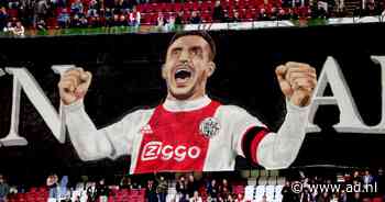 Ajax-fans tonen groot spandoek voor Dusan Tadic, F-Side viert vijftigjarig bestaan
