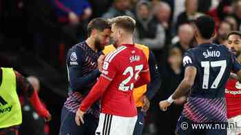 Spurs ondanks rood voor kopstoot van laatste plek af in Premier League