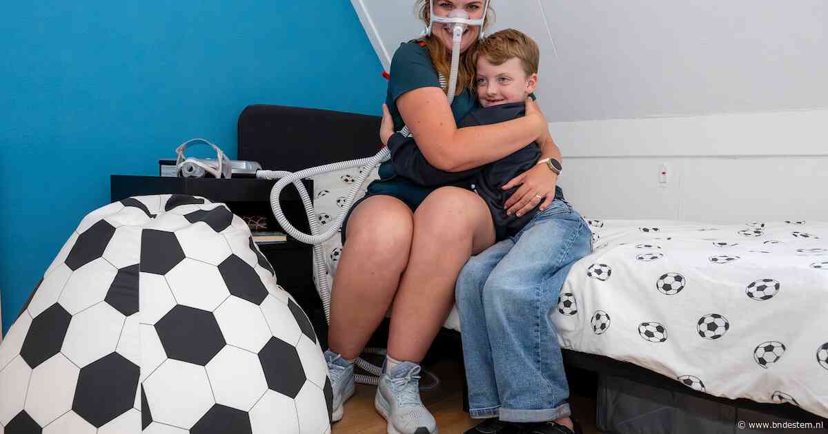 Anne uit Etten-Leur loopt de marathon in Eindhoven met het beademingsapparaat van haar zoontje Joris (8)