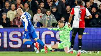 AZ boos om niet gegeven penalty in De Kuip: 'Op middenveld fluit hij hiervoor'