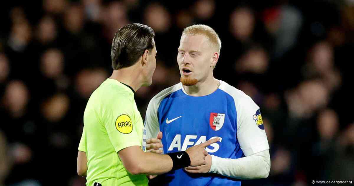 Onbegrip bij AZ na niet gegeven strafschop tegen Feyenoord: ‘Ik weet niet wat voor beelden hij heeft gezien’