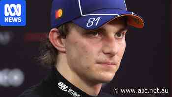 Piastri caught up in last-lap crash with teammate in Singapore GP sprint